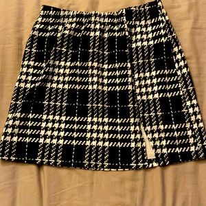 White and black patterned skirt